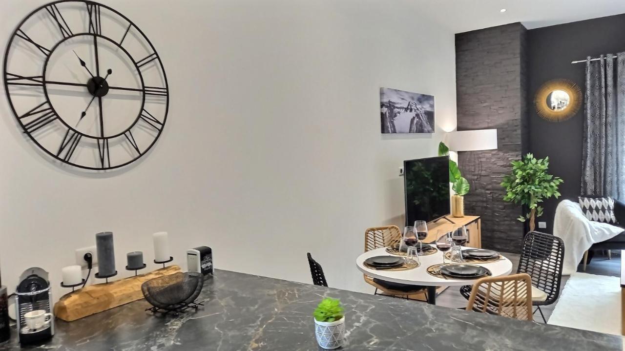 Black&White Home-By So'Serenityhome-Balcon-Parking Клюз Екстериор снимка